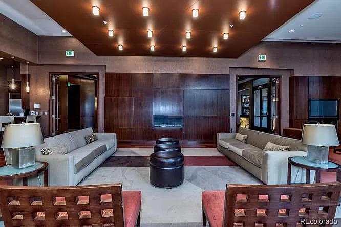 1 bed, 940 sqft, $2,350 — Photo 3