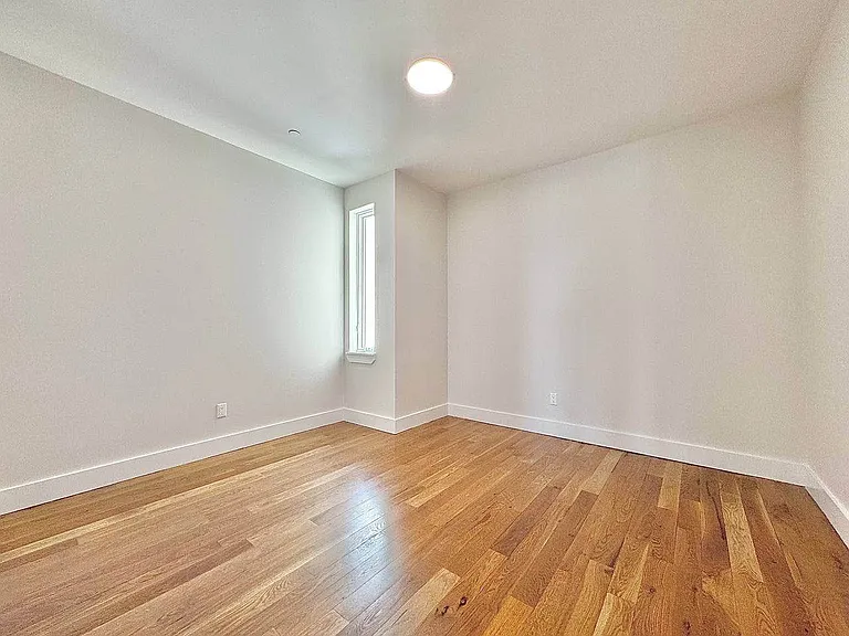 714 5th Ave #3A — Photo 3