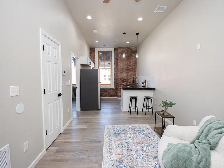 201 E Grand Ave #3 — Photo 3