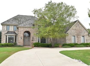 10423 N Gazebo Hill Pkwy E, Mequon, WI 53092
