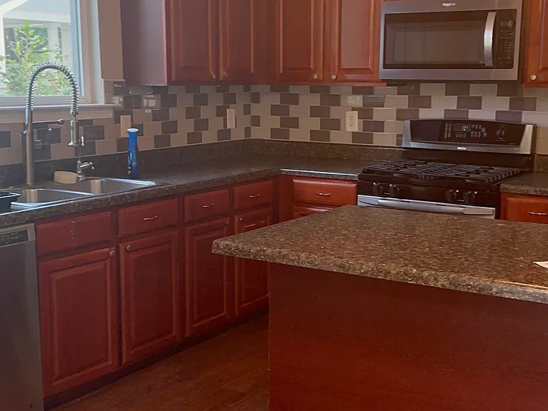 708 Hewespoint Ct — Photo 32