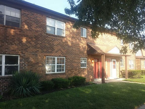 2nd image of 819 Henri Ct