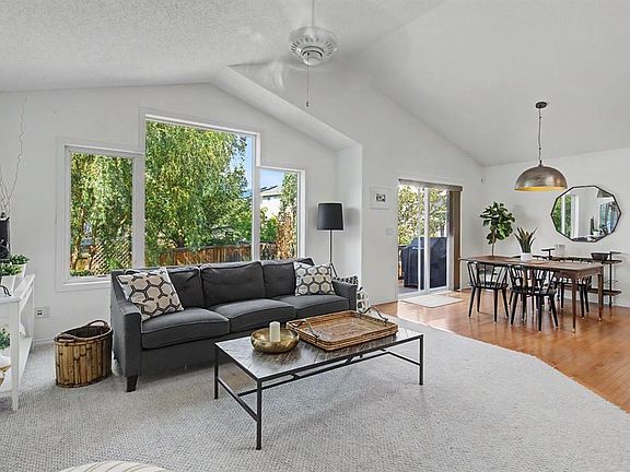3rd image of 81 E Brightonstone Grv SE