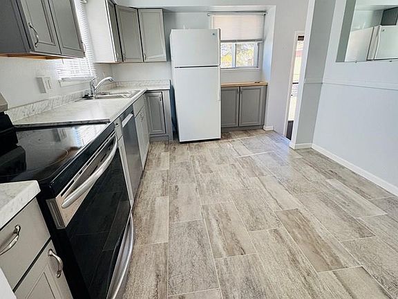5th image of 2105 Elmwood Ln