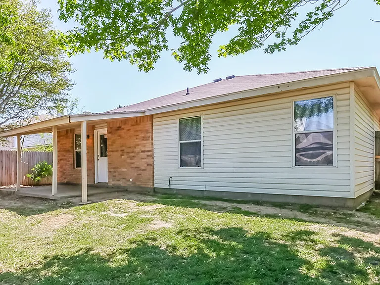 548 Magdalen Ave — Photo 14