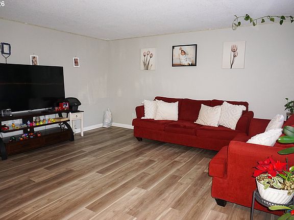 3rd image of 11910 NE 32nd Way