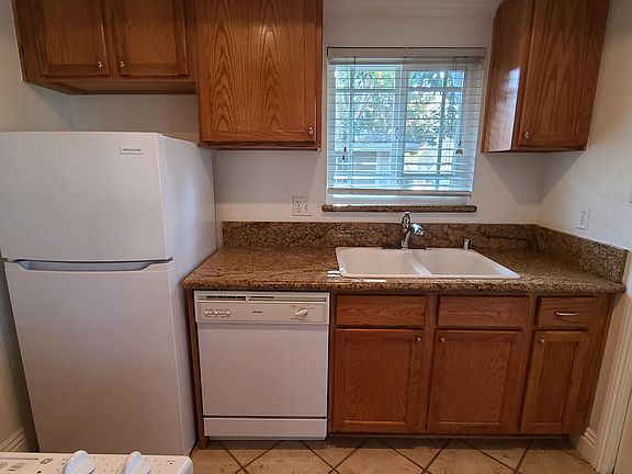 4th image of 3032 Knollwood Ave