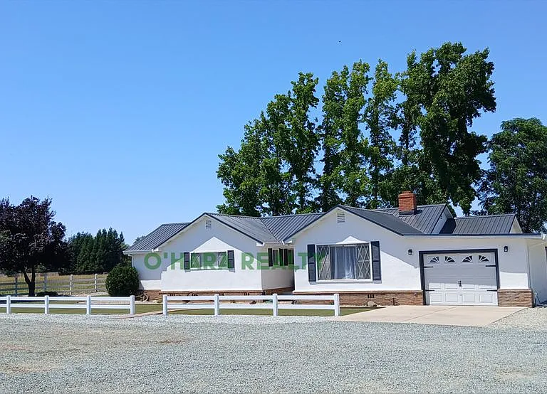 10133 Davis Rd — Photo 2