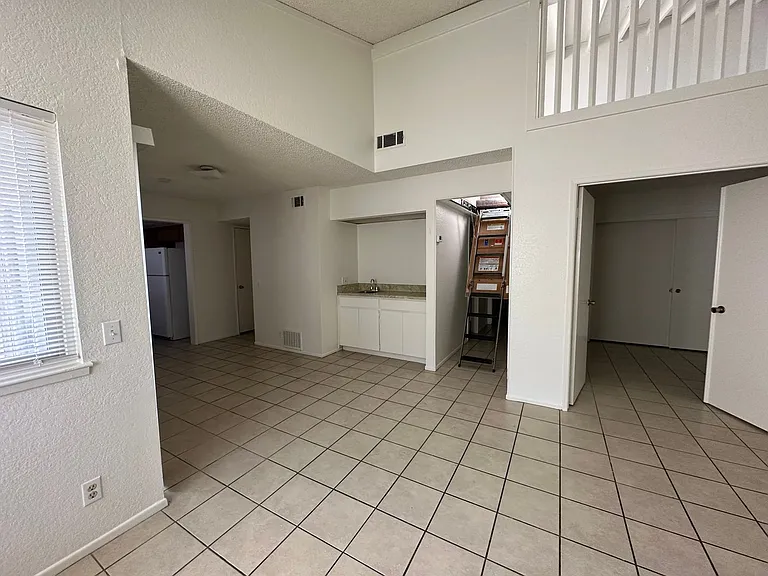 1594 Christopher Ln — Photo 11