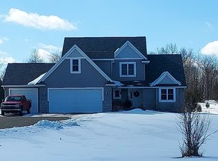 734 Regal Ridge Cir, Hudson, WI 54016