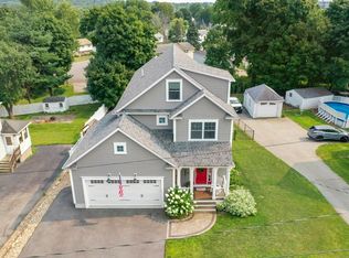 9 Newbridge Ave, Woburn, MA 01801