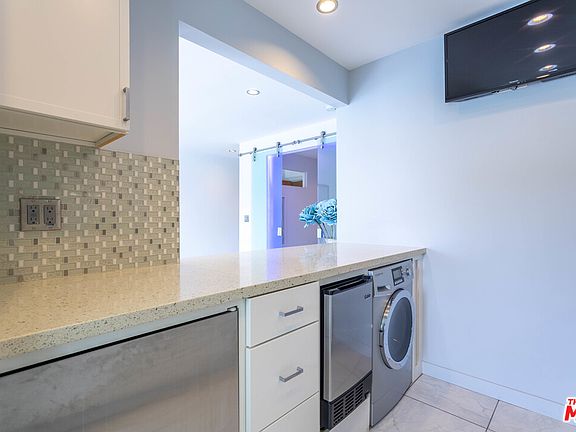4th image of 495 S Eliseo Dr APT 5