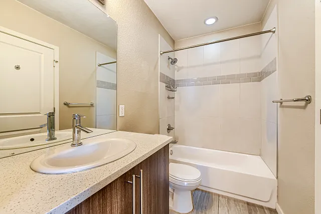 2100 N Clay St — Photo 18