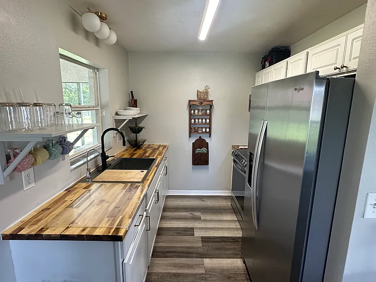 320 W Voorhis Ave — Photo 3