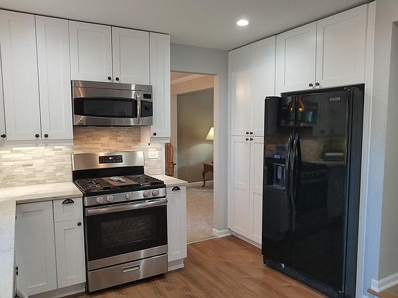 5th image of 130 Hudson Ct