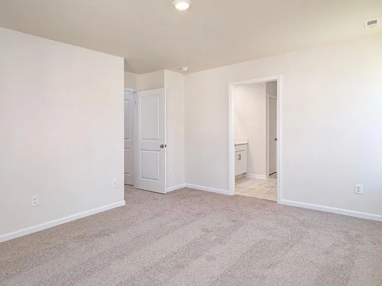 1361 37th Avenue Ln NE — Photo 11