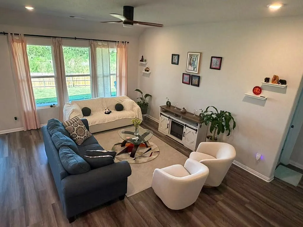 4 bed, 3.5 bath, 2897 sqft, $2,900 — Photo 4