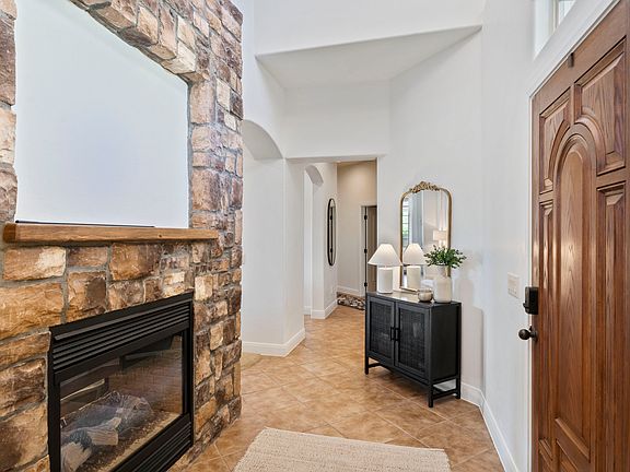 5th image of 2032 E Circle Ridge Dr