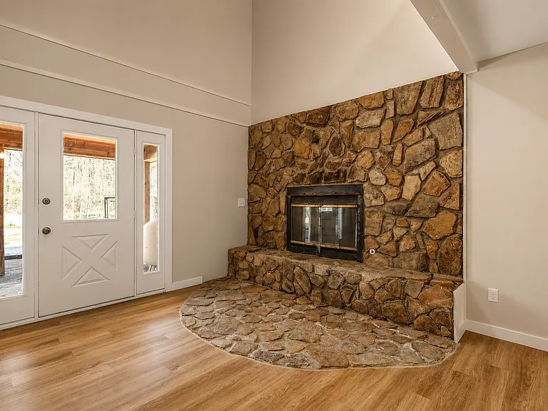 213 Bobbie Dr — Photo 6