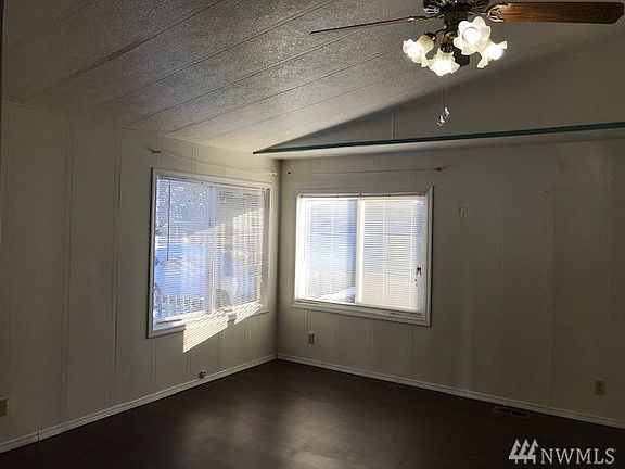 5th image of 11510 237th Avenue Ct E