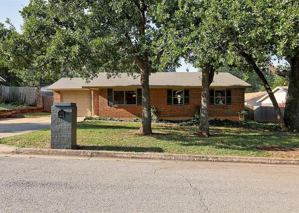 1st image of 3204 E Noble Dr