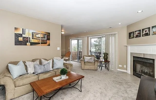 322 Newport Ln — Photo 8