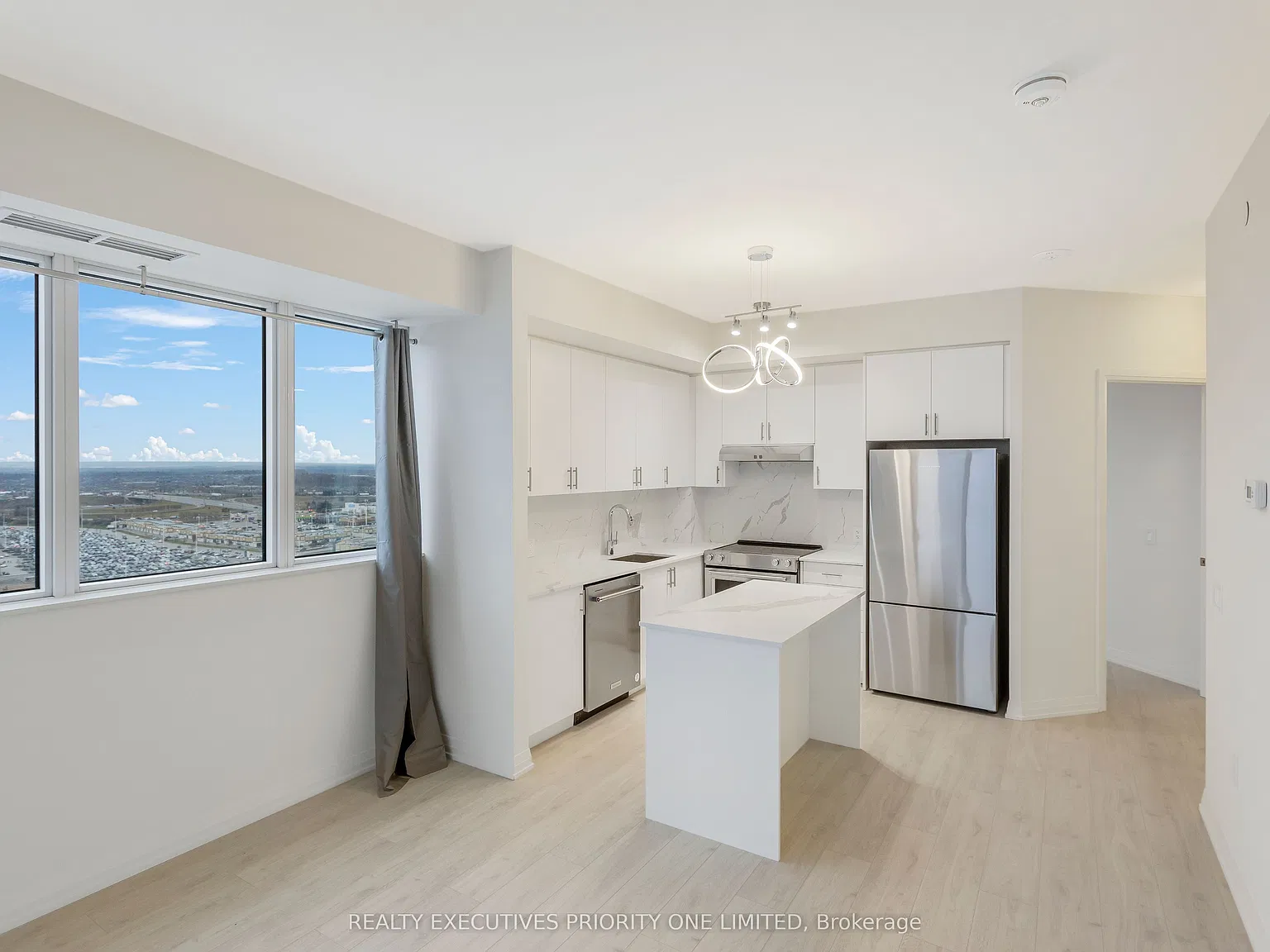 2 bed, $2,900 — Photo 1