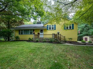 1041 Academy Dr, Youngstown, OH 44505