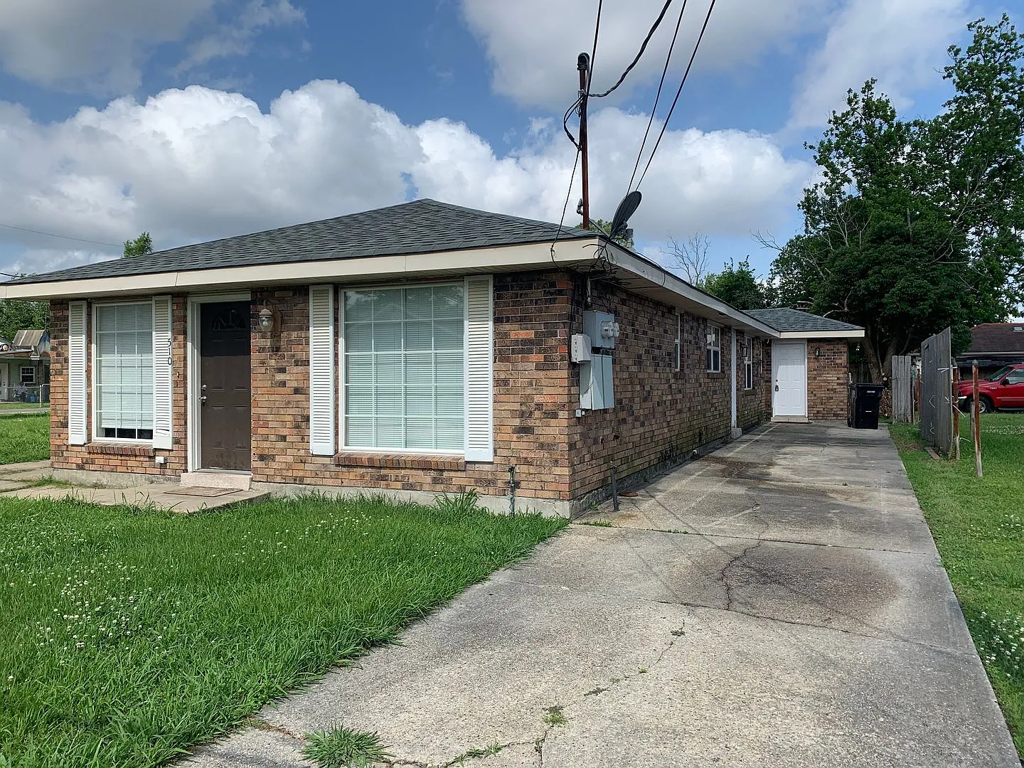 510-12 Chalmette Ave. — Photo 1