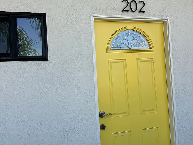 1702 S Hoover St #202 — Photo 7