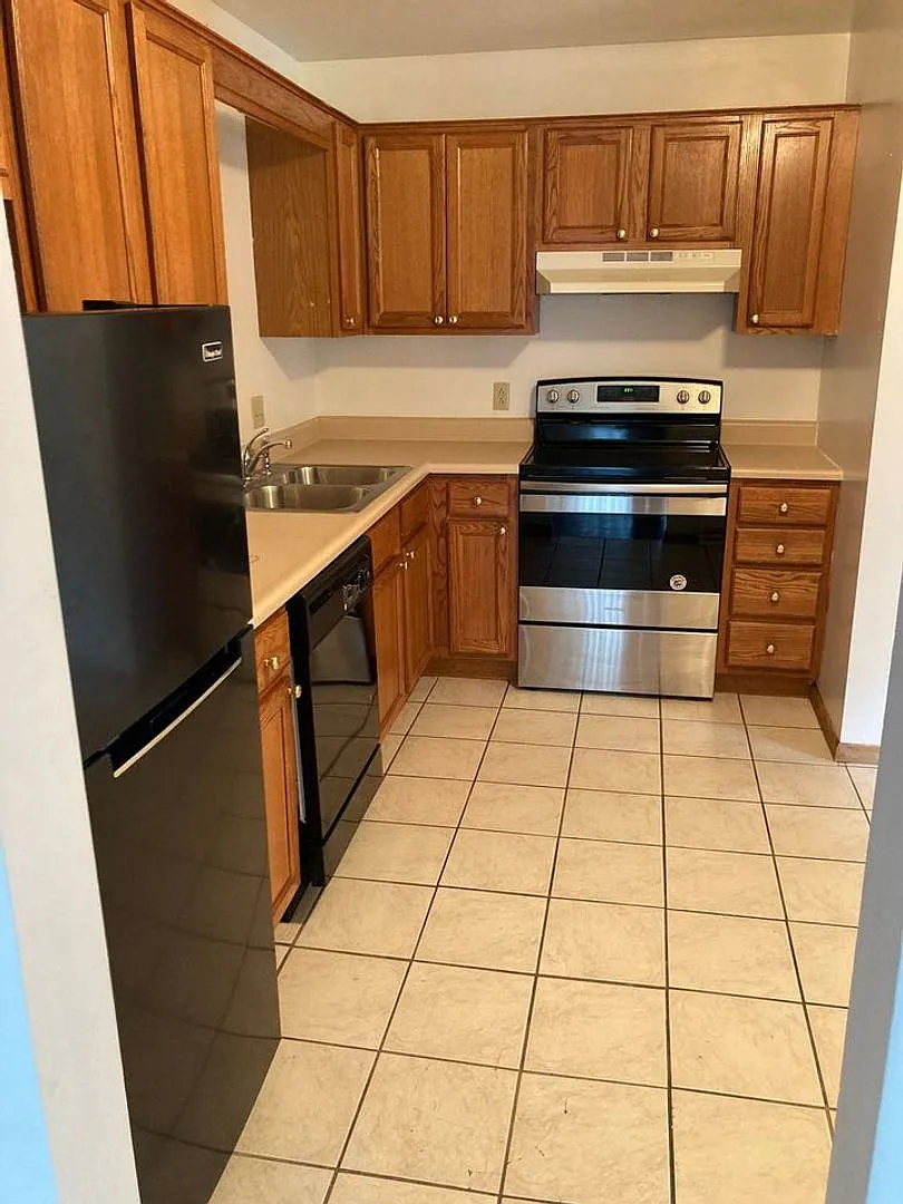 10950 Oak Street — Photo 1