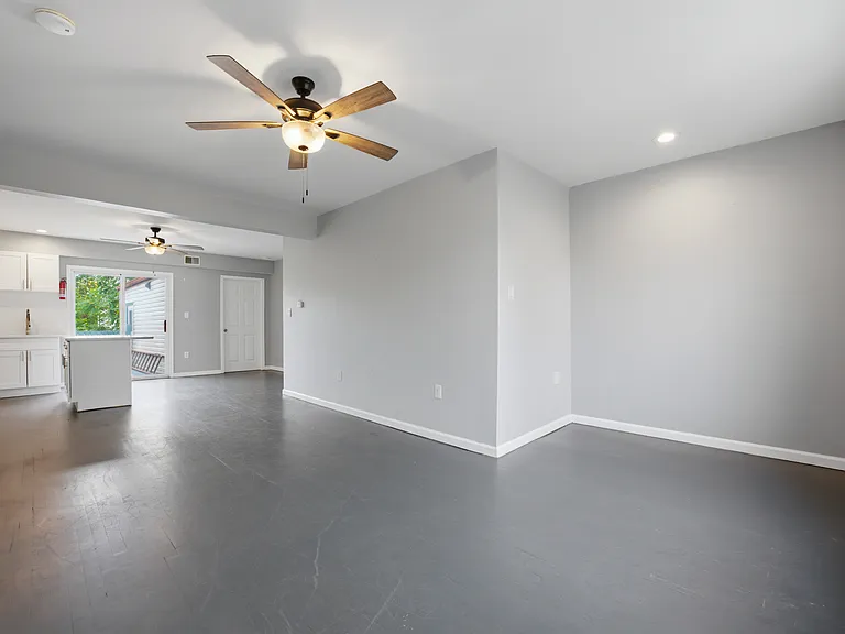 71 E 22nd St #2 — Photo 9