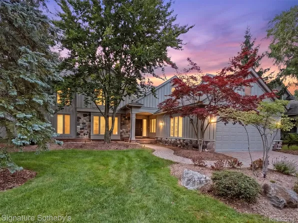 6983 Daventry Woods Dr, West Bloomfield, MI 48322