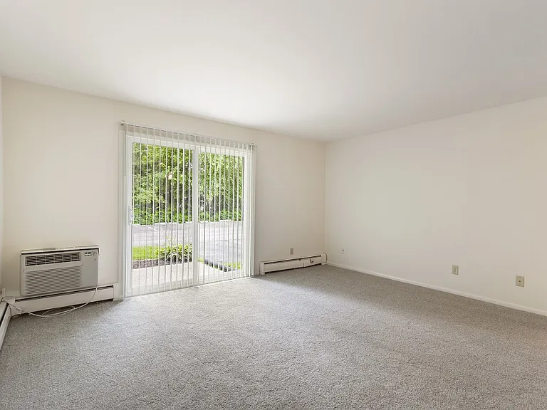 Monona Village Apartments — Photo 7