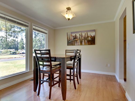 5th image of 923 186th Street Ct E