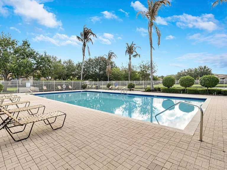 281 SW Palm Dr #106 — Photo 18