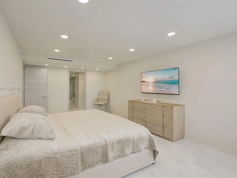 600 Three Islands Blvd #403 — Photo 16