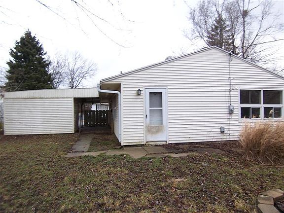 3rd image of 128 Meyer Ave