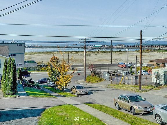 2nd image of 2602 Grand Avenue
