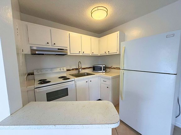 3rd image of 519 W Kalmia Dr #10