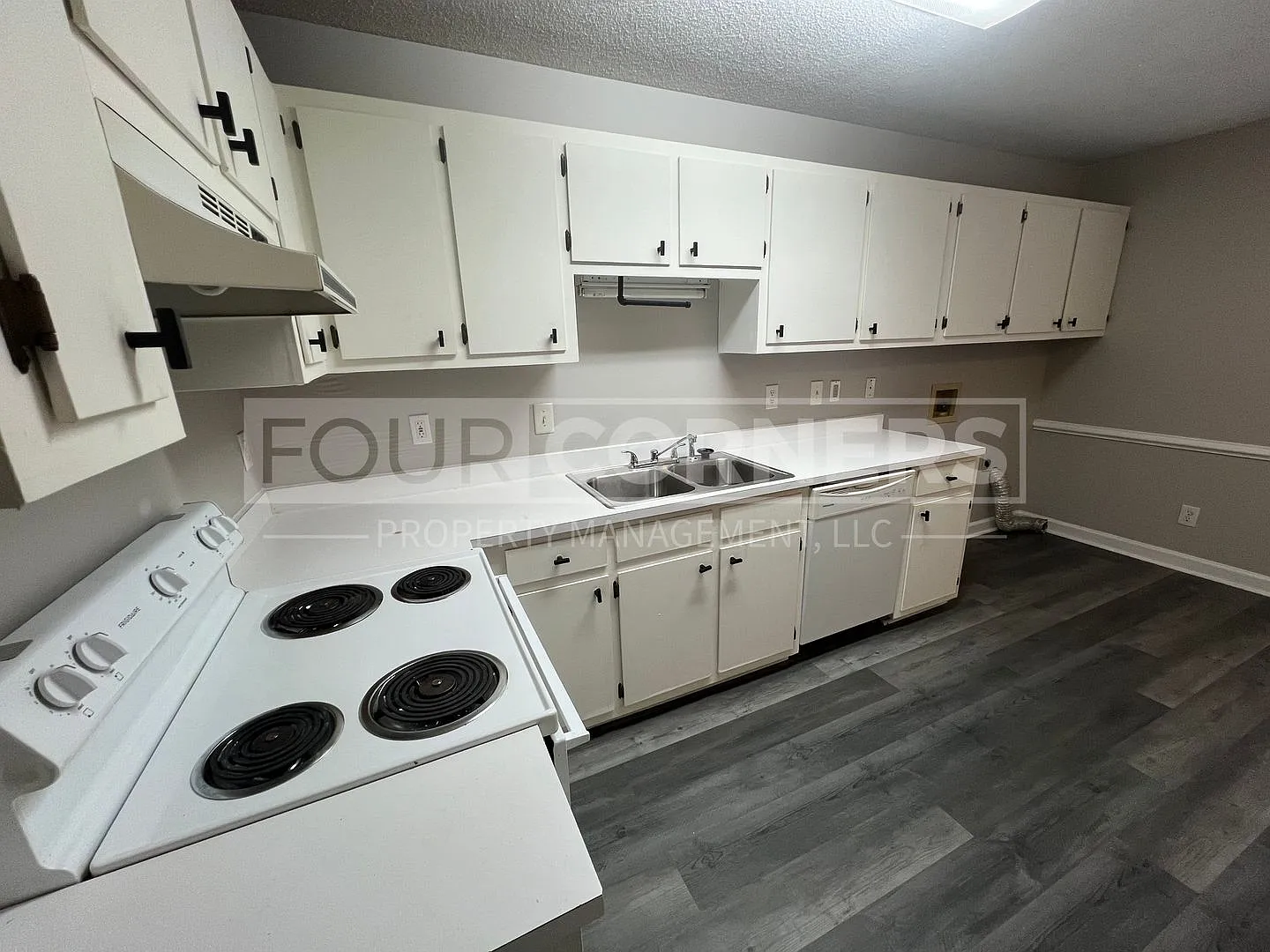 Lovely 2 Bedroom 1 Bath Apartment — Photo 4