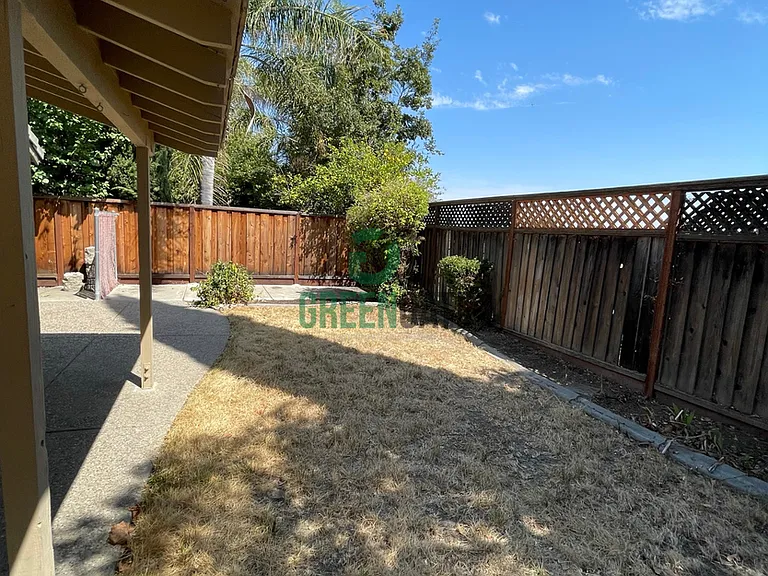 1660 Etta Way — Photo 35