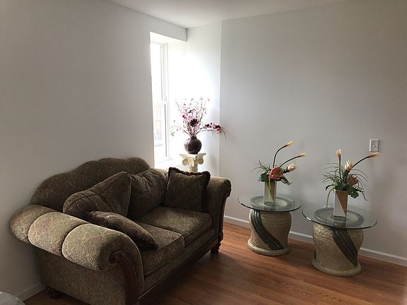 4th image of 323 Saint Anthony St