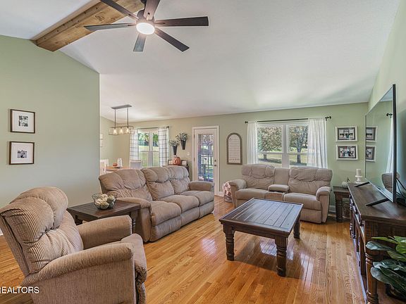 5th image of 110 McKinney Dr
