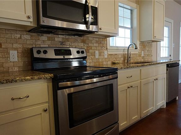 4th image of 810 Kelley Ln