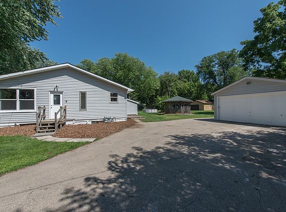3rd image of 26711 W Astor St