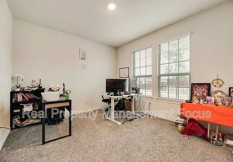 7205 Bledington Ln — Photo 5