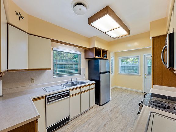5th image of 1146 Olive Ave