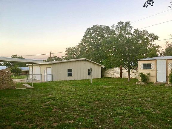 4th image of 204 Cottonwood Dr