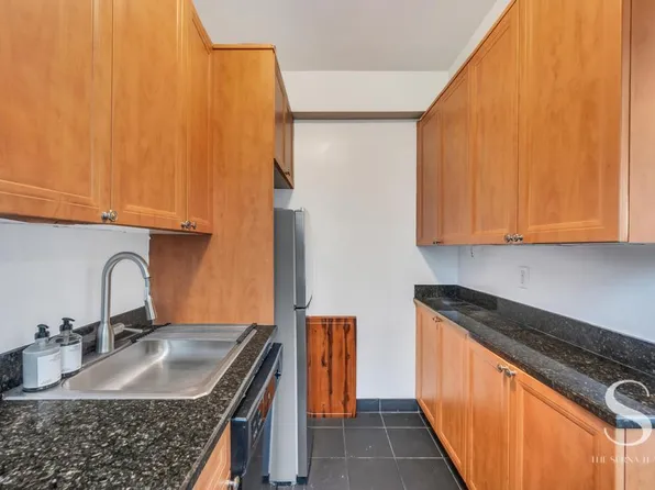 7 Lexington Avenue image 7 of 13